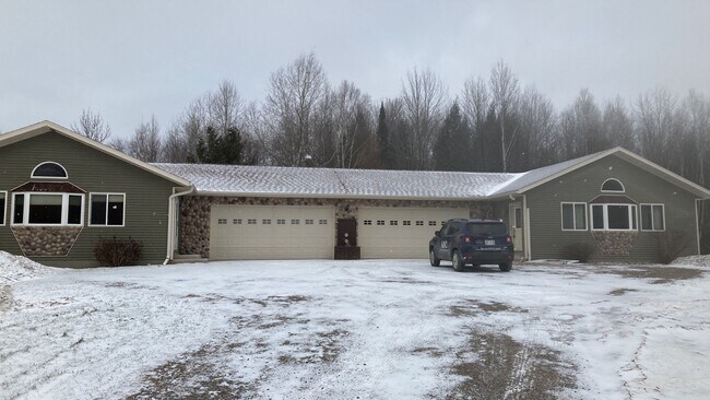 Building Photo - 4866 Hilltop Rd