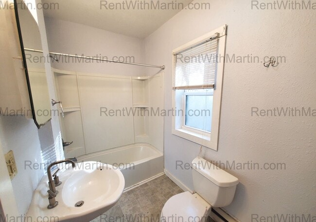 Building Photo - 1213 Manson St