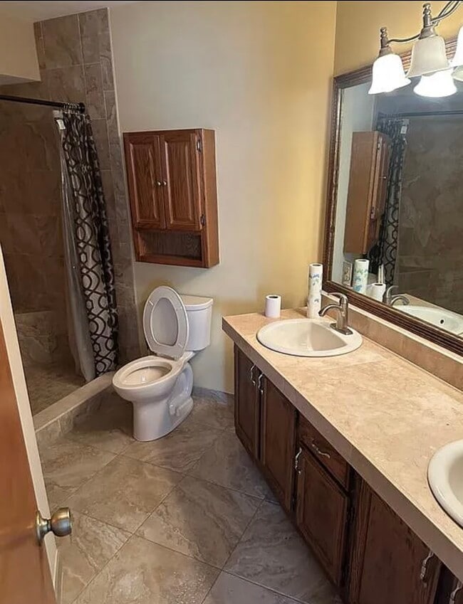 Building Photo - 2145 NE 45th Ave