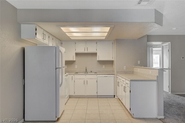 Building Photo - 2216 Benmore St