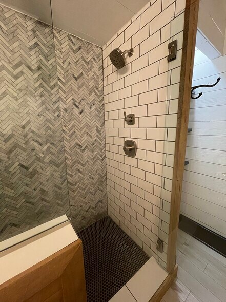 Building Photo - 719 S. Baker St.