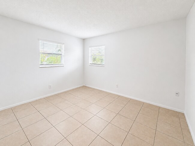 Building Photo - 5961 SW 41st St