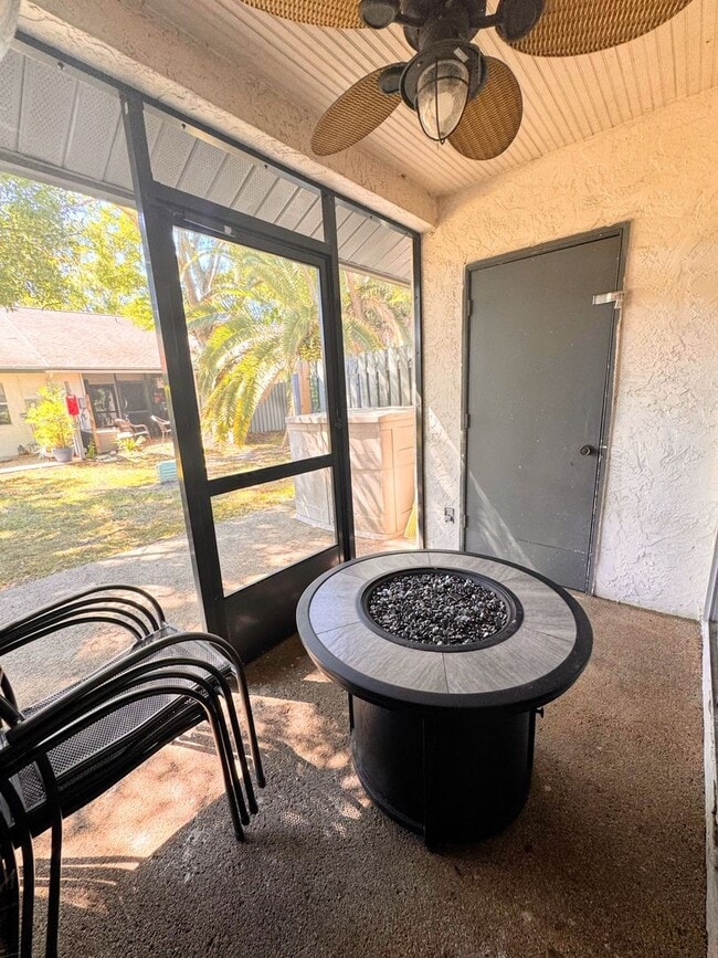 Building Photo - Welcome to Your Dream Home in the Heart of Largo!