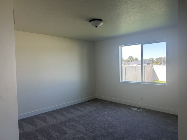 Building Photo - 2287 N June Grass Ave