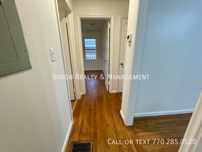 Building Photo - 6328 Oakview Ln