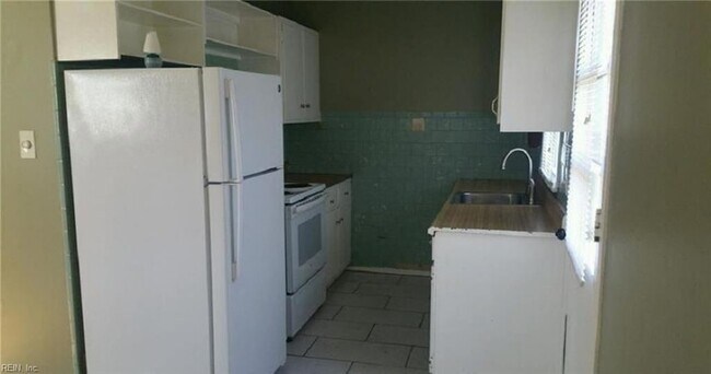 Building Photo - 7108 Chryslon Ln