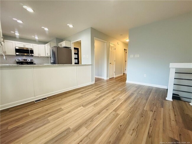 Building Photo - 300 Wedge Ct