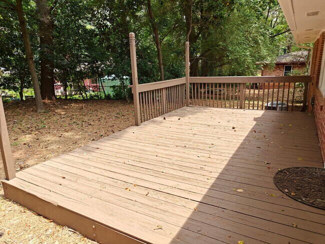 Building Photo - 2644 Pineland Ave