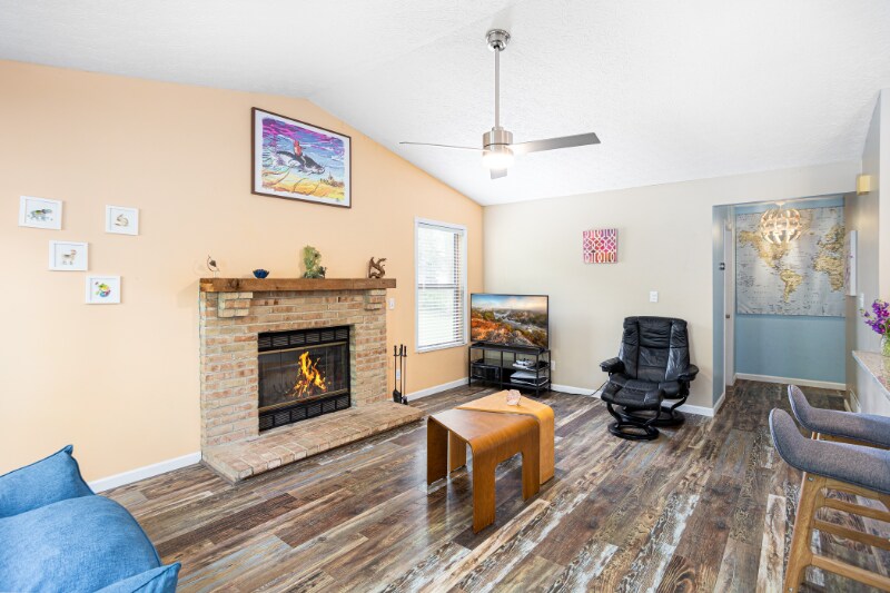 Building Photo - 2419 Sanford Dr