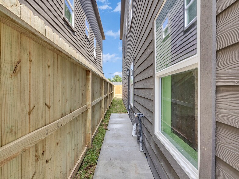 Building Photo - 8310 De Priest St