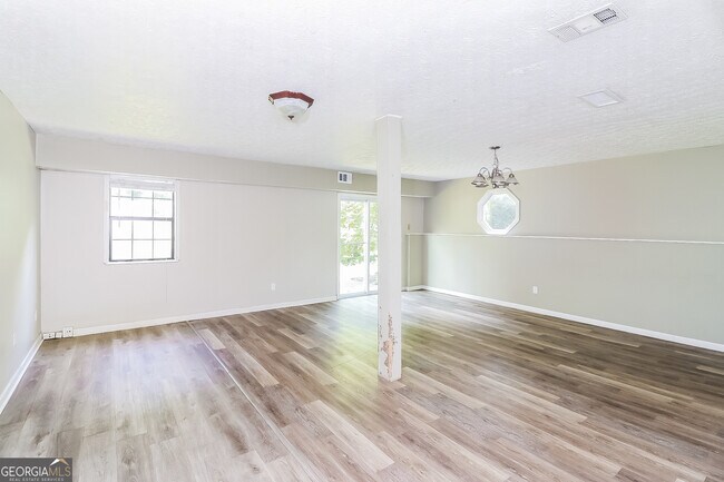Building Photo - 3521 Sandra Dr