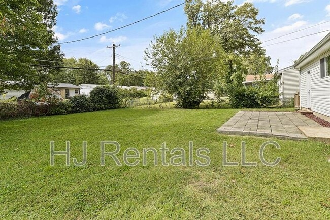 Building Photo - 532 Holiday Ave