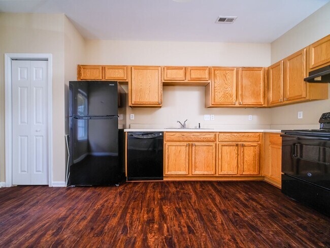 Building Photo - 7020 Somerset Springs