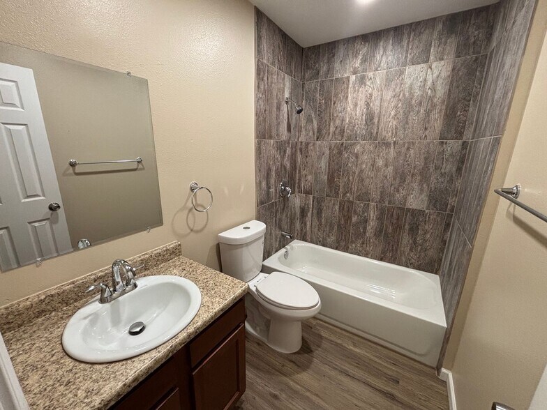 Building Photo - 3960 E Flower St