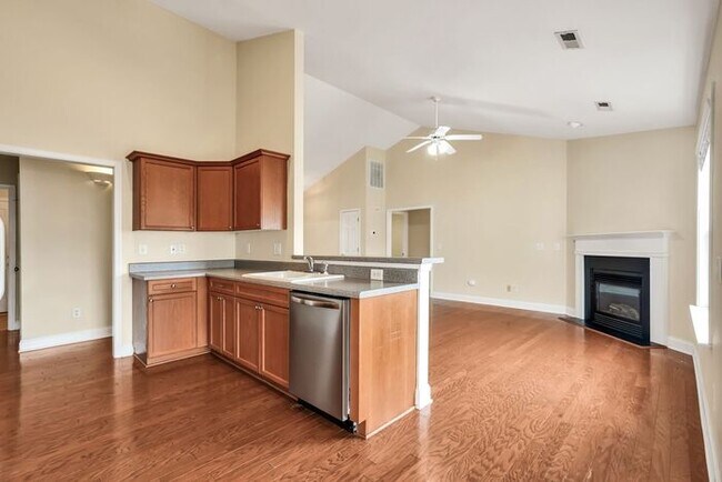 Building Photo - Leland Wedgewood at Lanvale community, Great open floor plan, on level, hardwoods, fire place, ma...