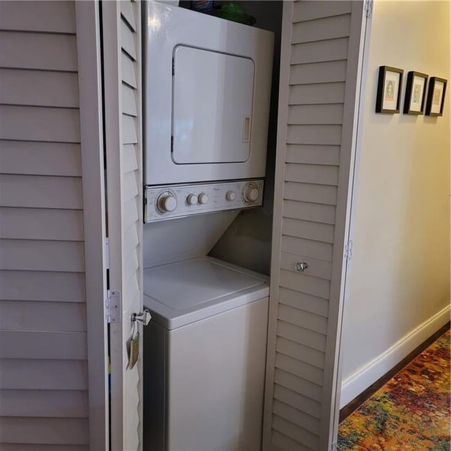 Building Photo - 900 River Reach Dr