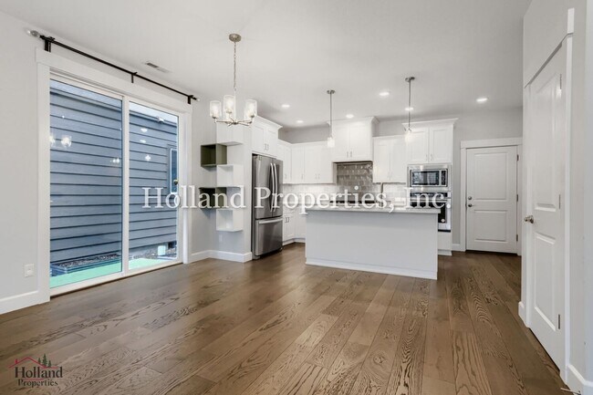 Building Photo - 3933 SE 83rd Ave