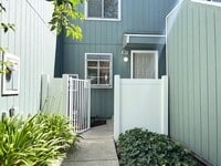 Building Photo - Updated 2 Bedroom Condo in Rohnert Park w/...