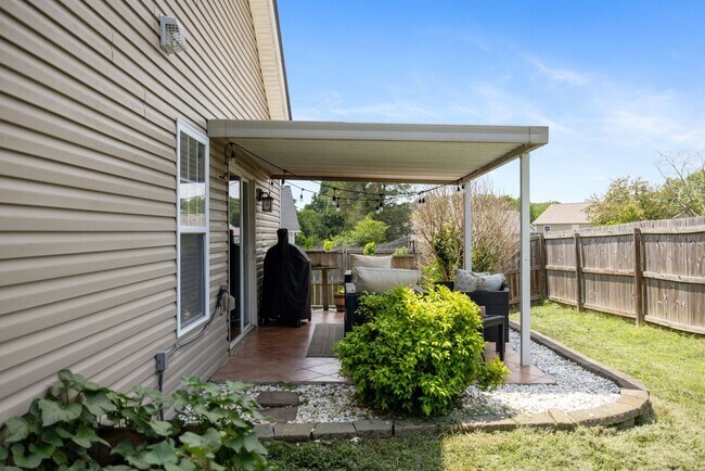 Building Photo - Single Family Home For Lease