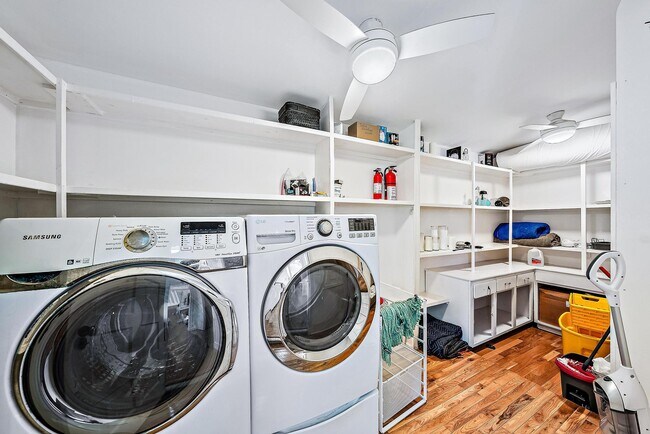 Building Photo - 5 N Beach Rd
