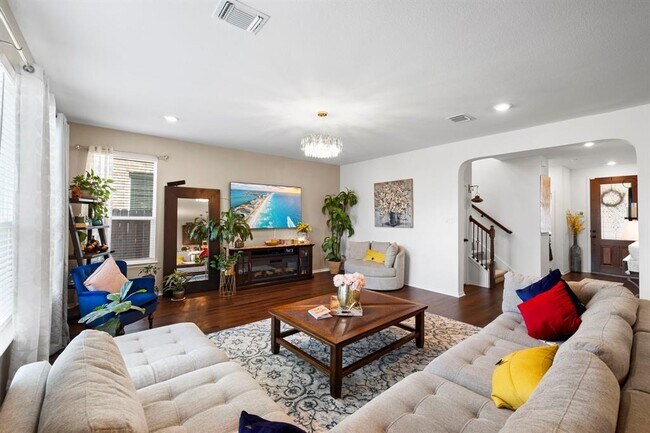 Building Photo - 1601 Sonny Dr