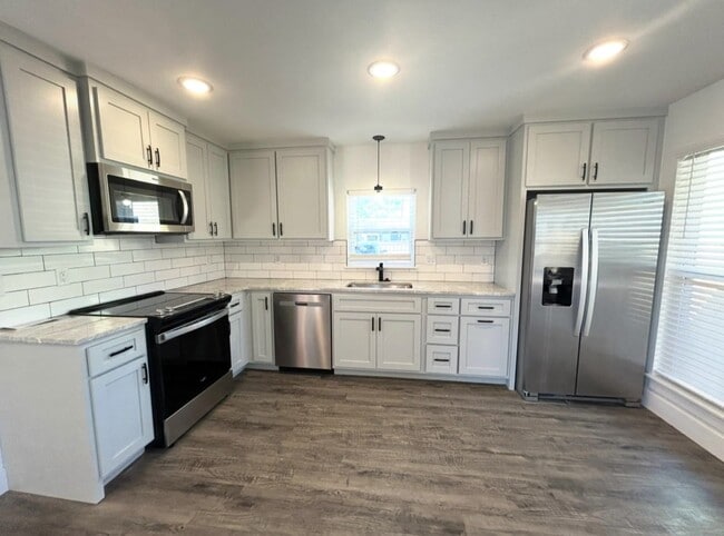 Building Photo - 3 Bedroom 2 Bathroom Home for Rent