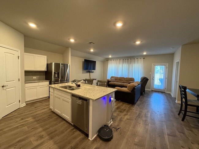 Building Photo - 127 Emerald Star Ln