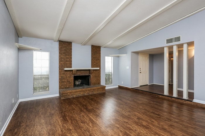 Building Photo - 7439 Oakmore Dr