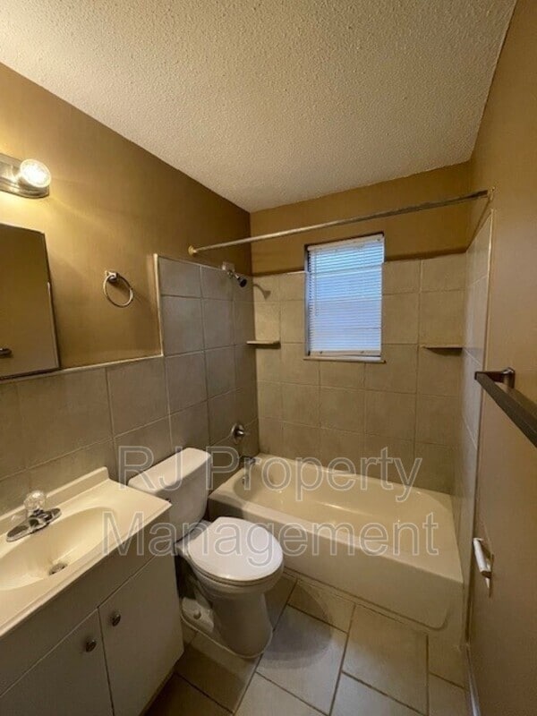 Building Photo - 3432 Powell Ave