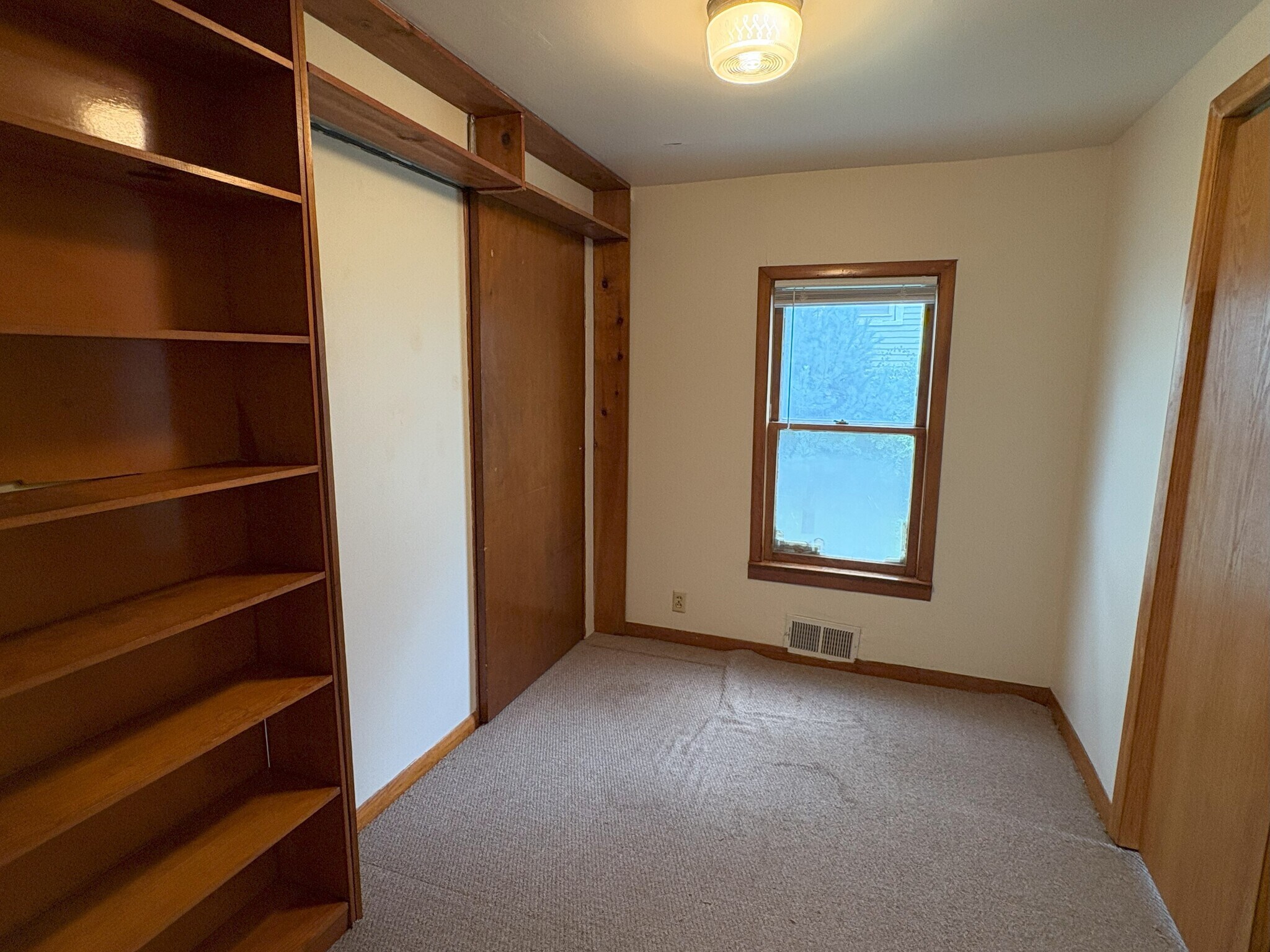 Building Photo - 1116 E Davenport St