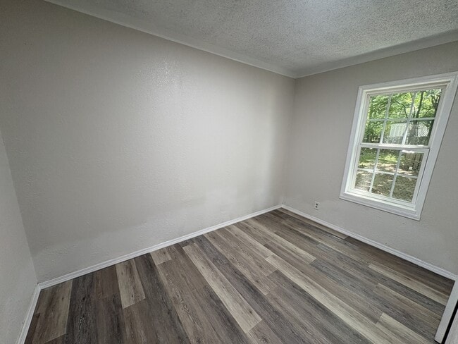 Building Photo - 4647 N Hartford Ave