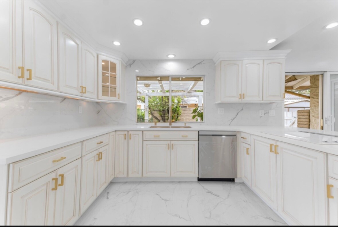 Building Photo - 2506 Sapra St