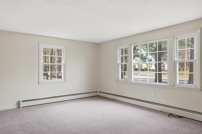 Building Photo - 289 Derry Rd