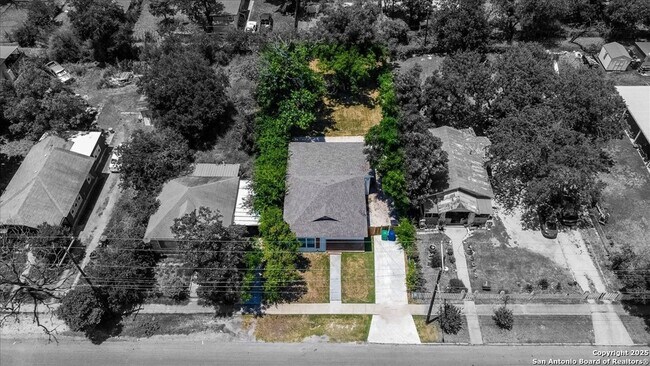 Building Photo - 725 Westfall Ave