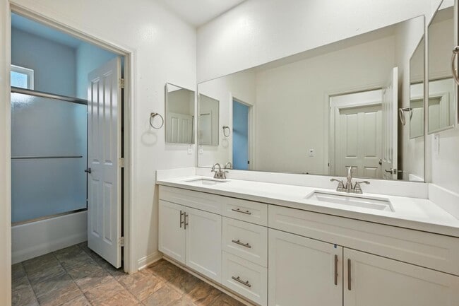 Building Photo - 970 Sea Glass Wy