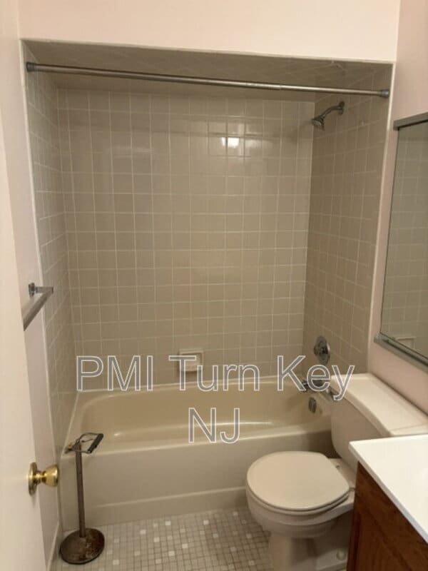 Building Photo - 133 Tulip Ln