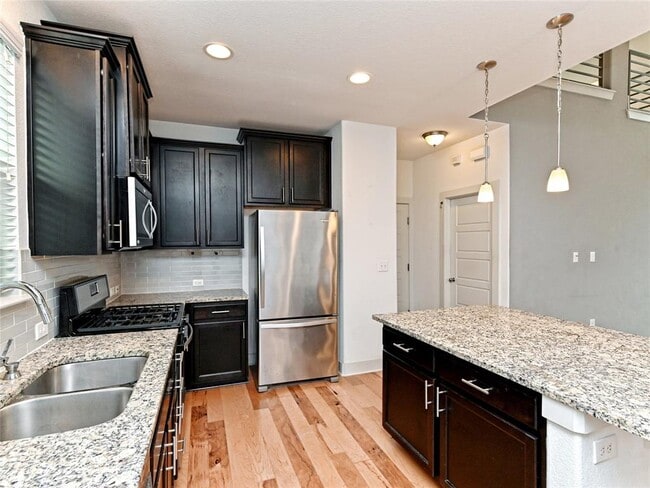 Building Photo - 2205 Capulet St