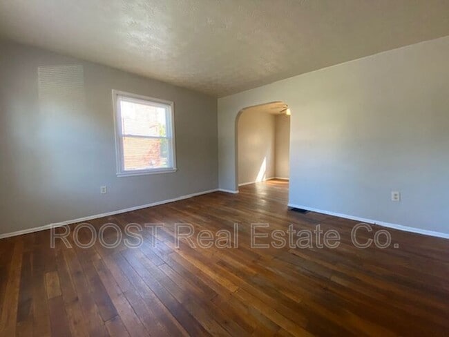 Building Photo - 875 E McCreight Ave