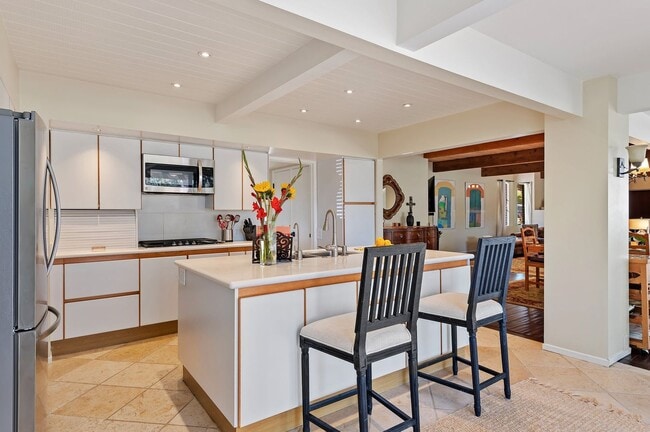 Building Photo - Fully Furnished Hope Ranch Retreat with Golf Course Views & Private Casita