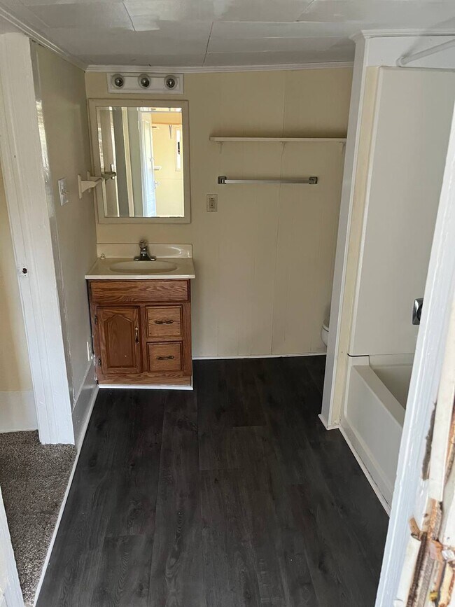 Building Photo - 2124 Old Milburnie Rd