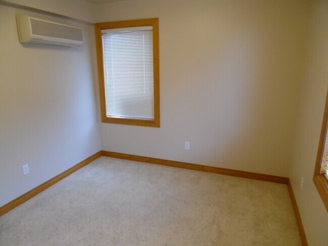 Building Photo - 3706 Portage Ln