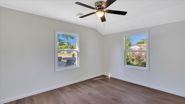 Building Photo - Newly remodeled 3 bedroom / 2 bath