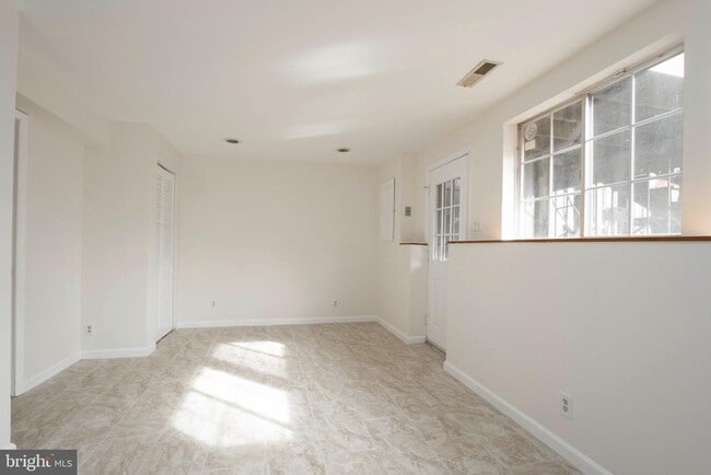 Building Photo - 5241 Pleasure Cove Court