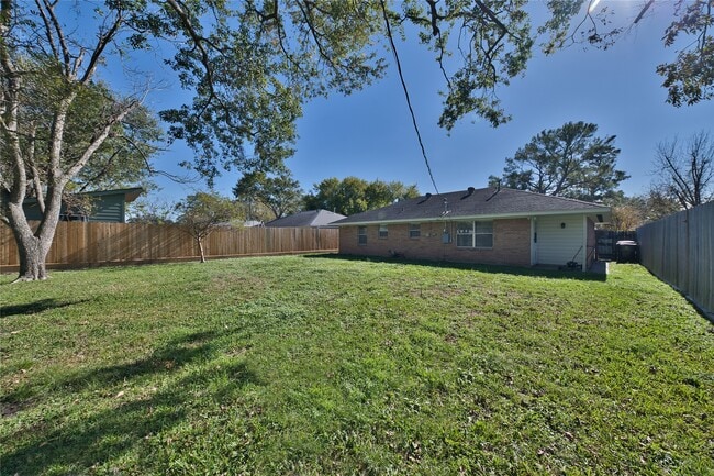 Building Photo - 5210 De Lange Ln