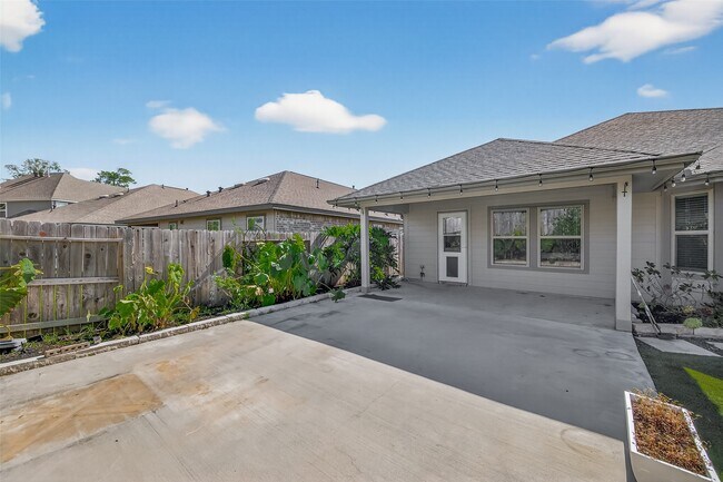 Primary Photo - 2701 Sagedale Dr