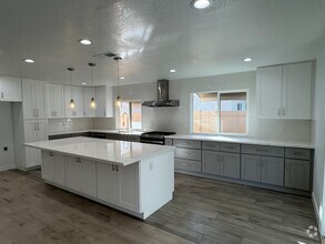 Building Photo - 4 bed 2 bath single house for lease in Chi...