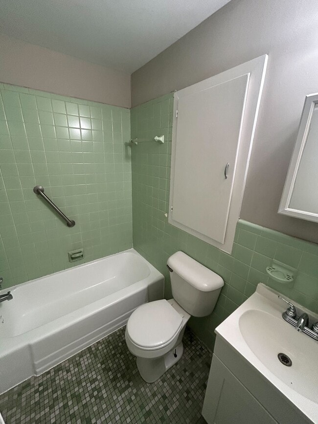 Building Photo - 1723 Crouson St