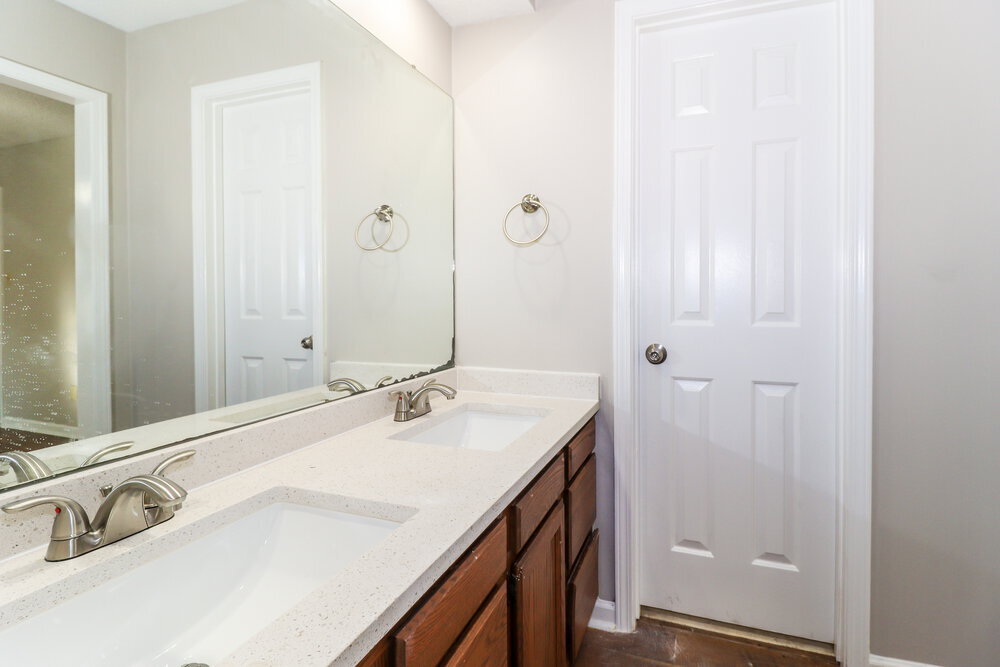 Building Photo - 2821 Lanthorn Dr