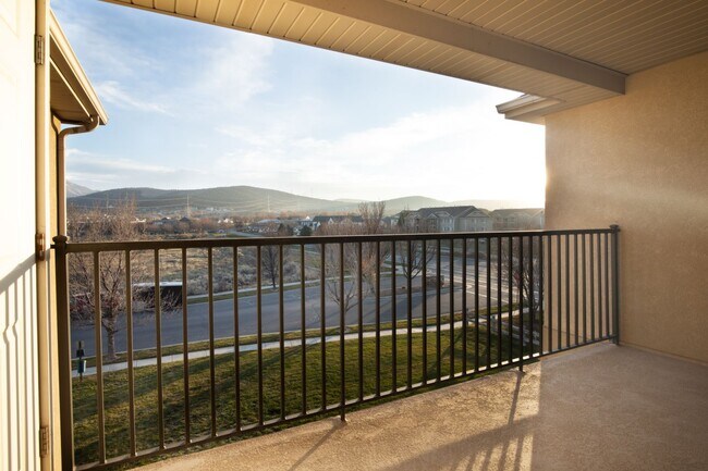 Building Photo - Large and Clean 3 Bed 2 Bath Eagle Mountai...