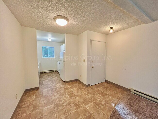 Building Photo - 12400 SW Chaps Ct